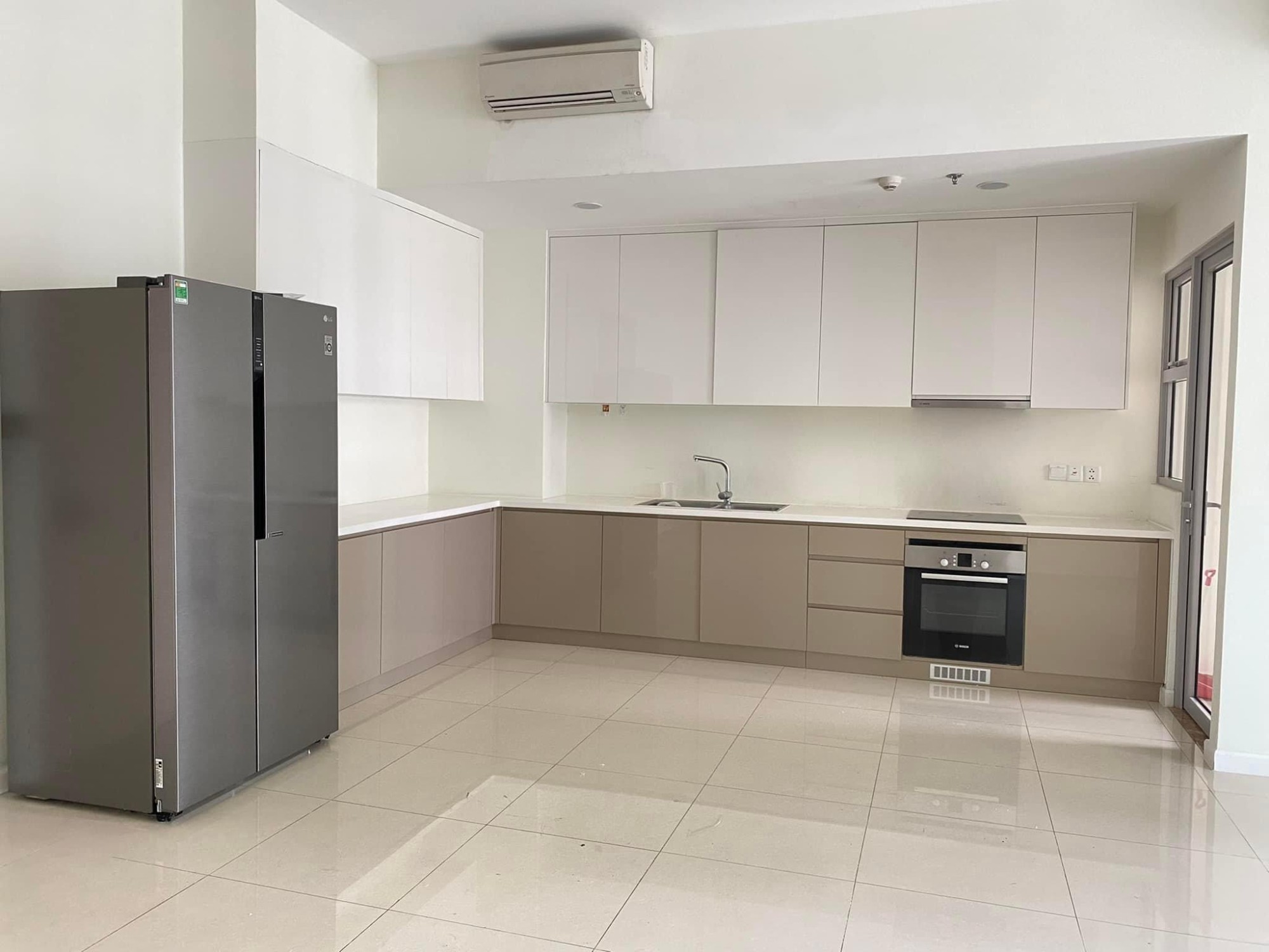 Hinh-Cho thuê căn hộ 3 phòng ngủ Estella Heights nhà trống
