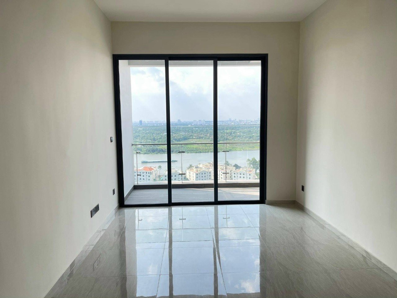 Cho thuê căn hộ Q2 Thảo Điền 3 phòng ngủ view...