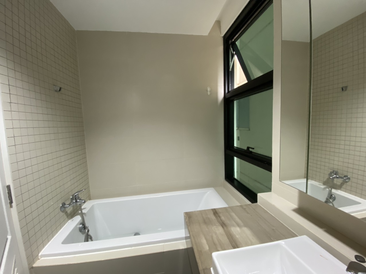 Hinh-Cho thuê căn hộ Ascent Thảo Điền 2 phòng ngù đầy đủ view hồ bơi đẹpnội thất
