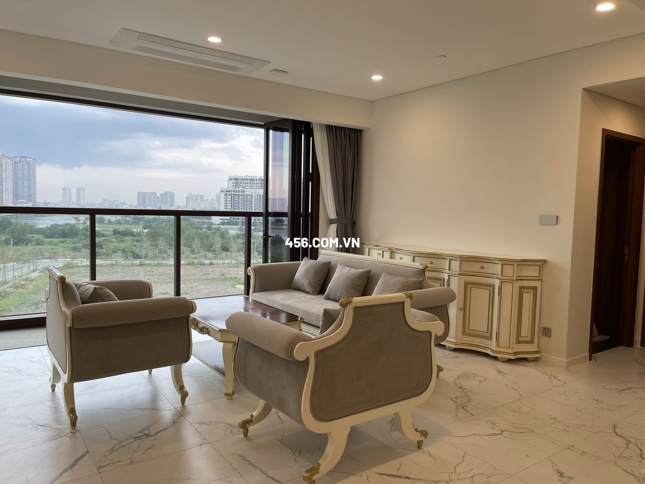 Cho thuê căn hộ The Metropole 3 phòng ngủ đầy...