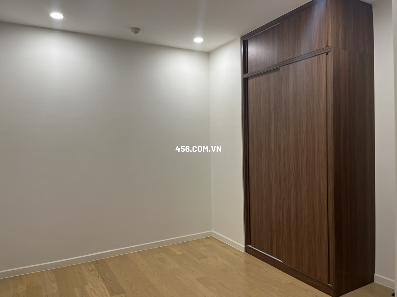 Hinh-Cho thuê căn hộ Metropole 2 Phòng ngủ nhà trống view hồ bơi