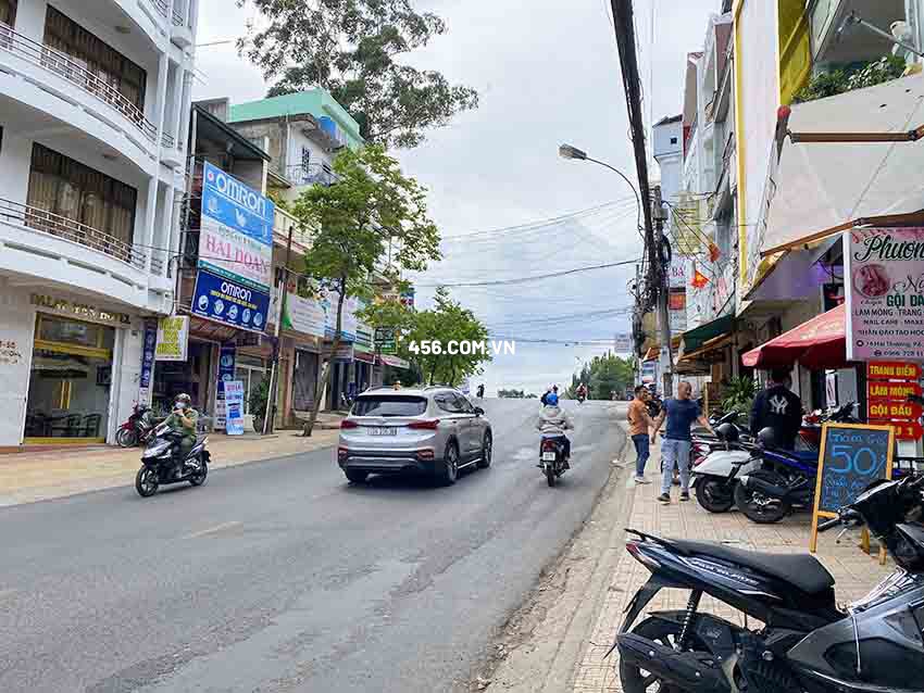 Cho thuê 2 căn mặt tiền đường Hải Thượng...