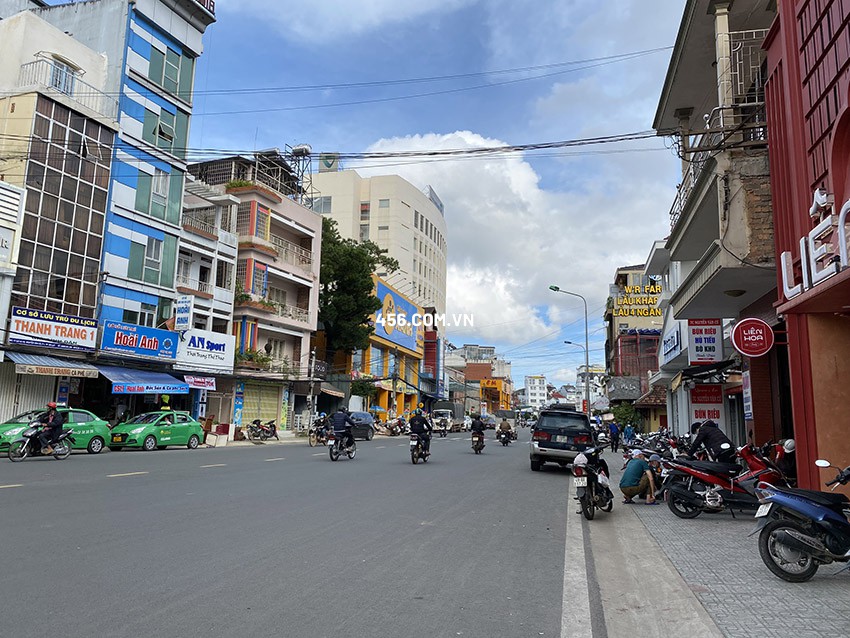 Cho thuê Nguyên Căn Mặt Tiền Đường Nguyễn Văn...